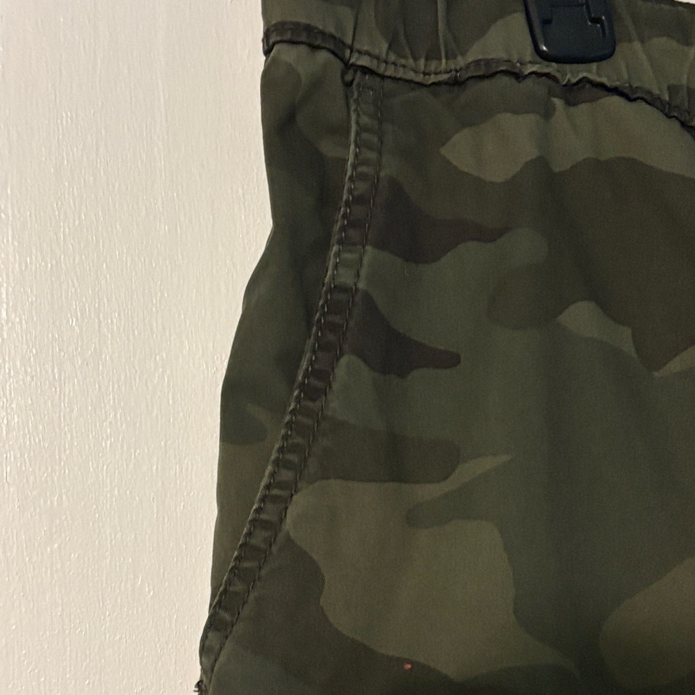 American Eagle Outfitters Green Camo Cargo Pants - Picture 5 of 10